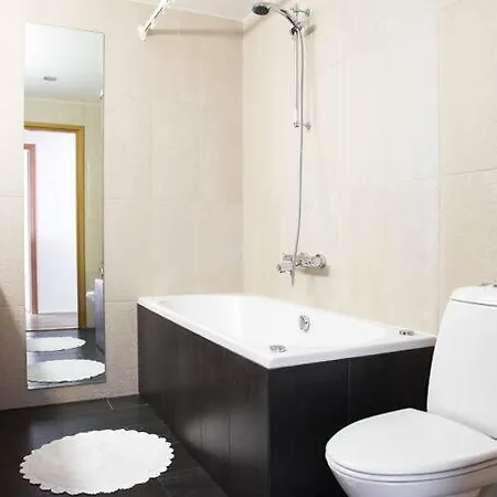 Luxury Seaside 3 Bedroom With Balcony شقة *
