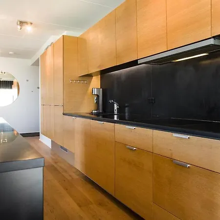 Luxury Seaside 3 Bedroom With Balcony