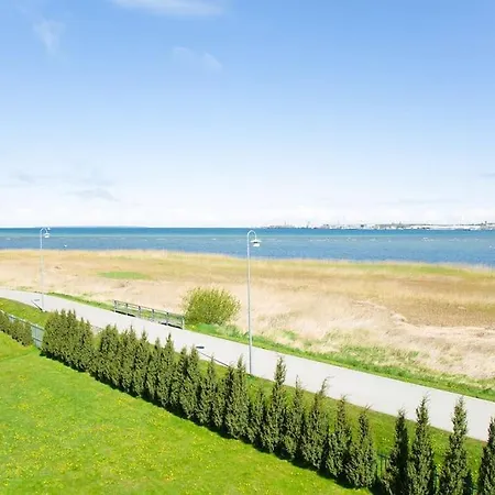 Luxury Seaside 3 Bedroom With Balcony *